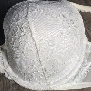 White lace lined bra Victoria Secret 32DDD